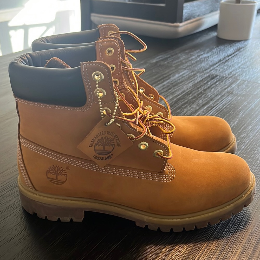 Men’s 6in timberland boots.